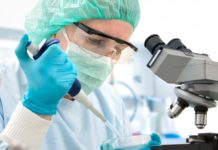 Protest al biochimistilor de la Spitalul de Urgenta din Botosani, nemultumiti ca nu le cresc salariile ca la medici